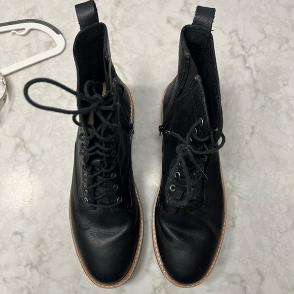 Clarks women’s sneaker style boots, 8.5, EUC - Picture 10 of 10